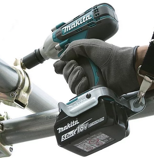 makita-dtw190z-18v-impact-wrench-1-2-square-drive~0088381811996_07c_MP