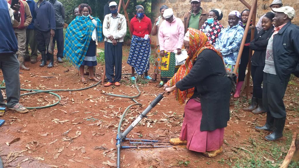 in_action_starter_kenya_i-c36773R-XL